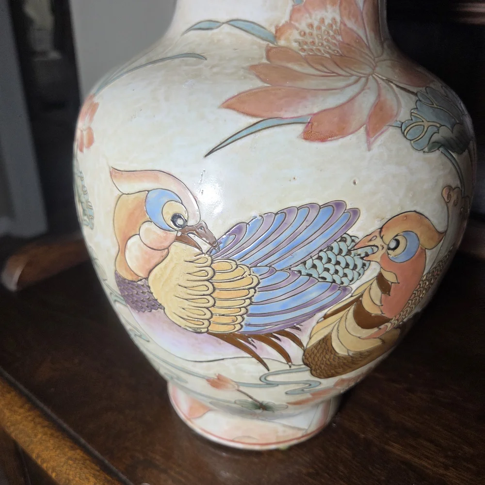 Macau Handpaintef Porcelain Artistic Ceramic Vase with Bird Motif.